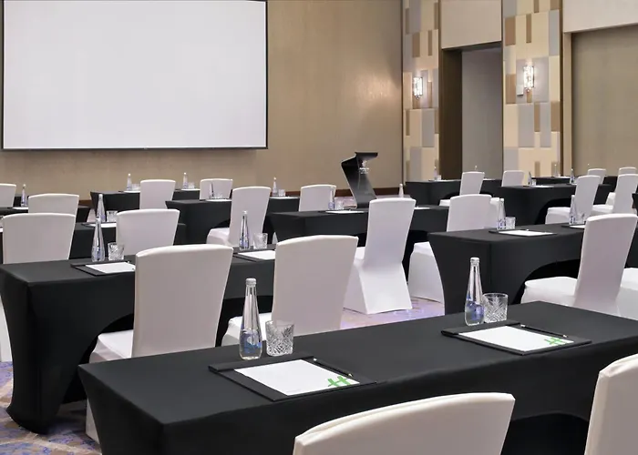 Holiday Inn Dubai Al-Maktoum Airport By Ihg